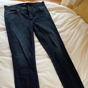 Women’s blue skinny jeans